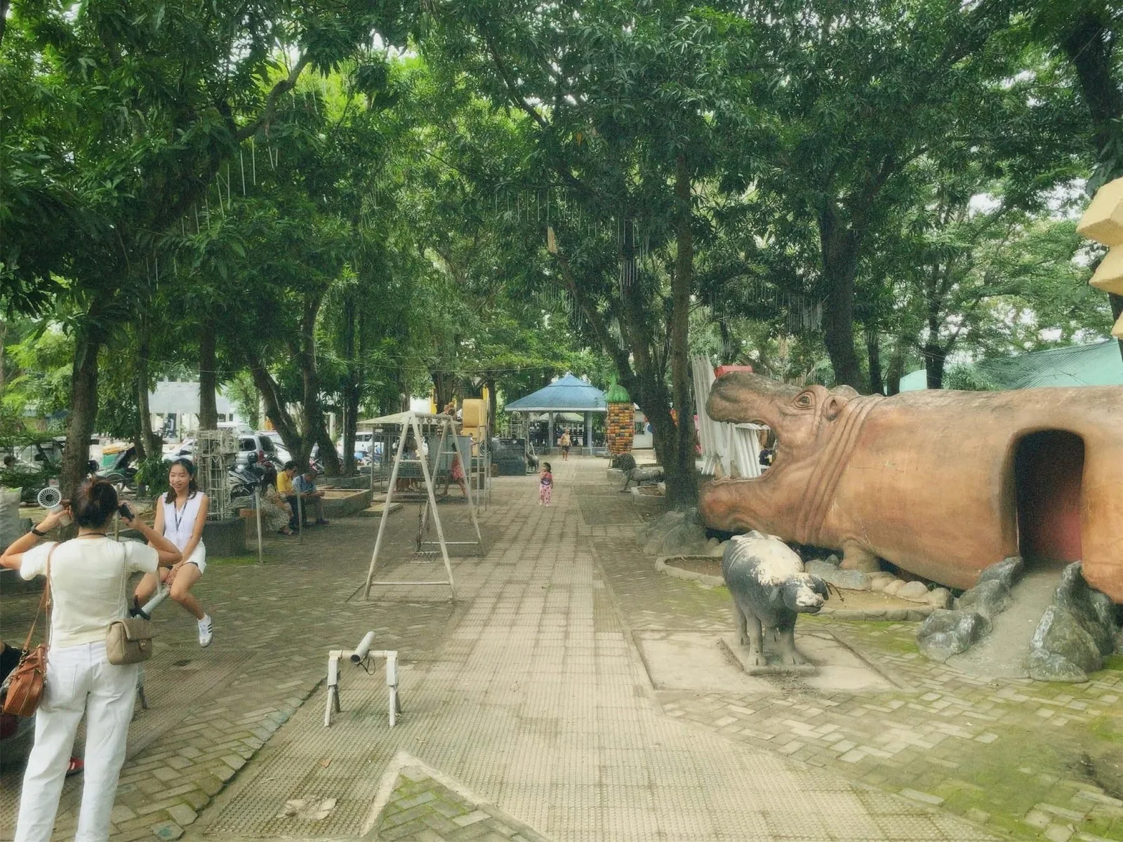 Bustos Heritage Park sculptures and shaded public grounds