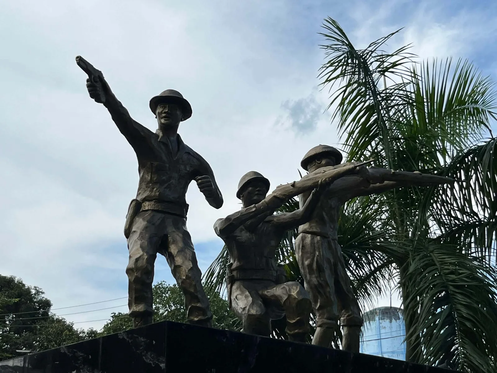 Battle of Quingua memorial with figures of Filipino soldiers