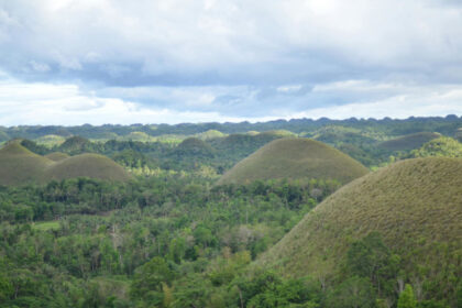 Bohol Travel Guide: Chocolate Hills, Tarsiers, and River Cruises Bohol travel guide – Chocolate Hills landscape