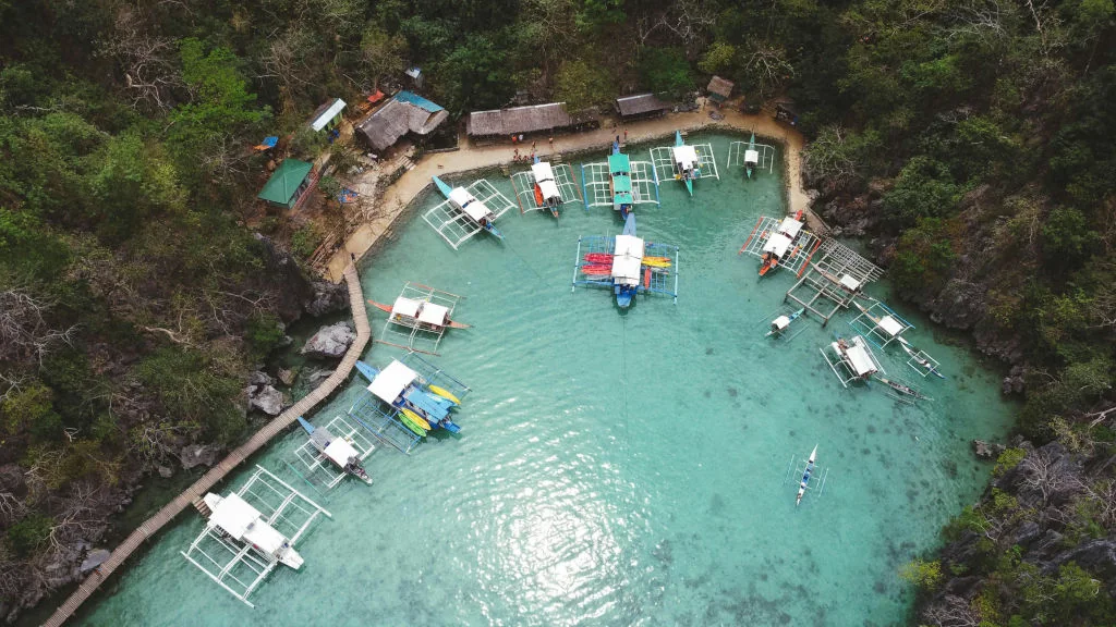 Coron travel guide - Island Hopping