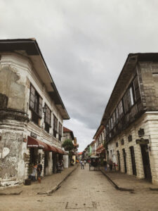 Ilocos travel guide – walking through Calle Crisologo in Vigan