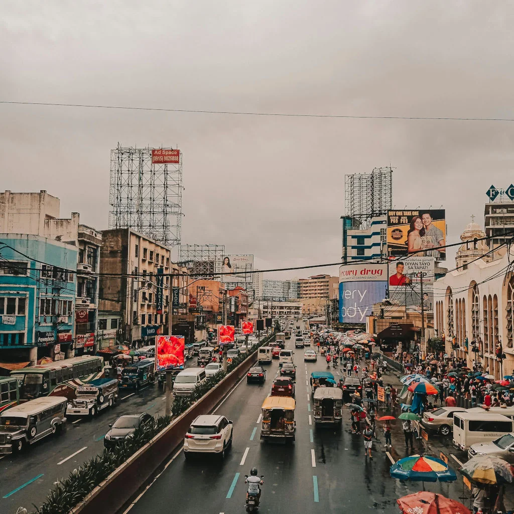 Manila travel guide – Manila traffic near Quiapo