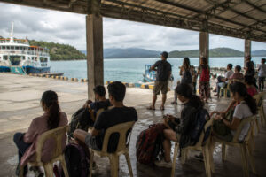budget travel tips Philippines for ferry port planning