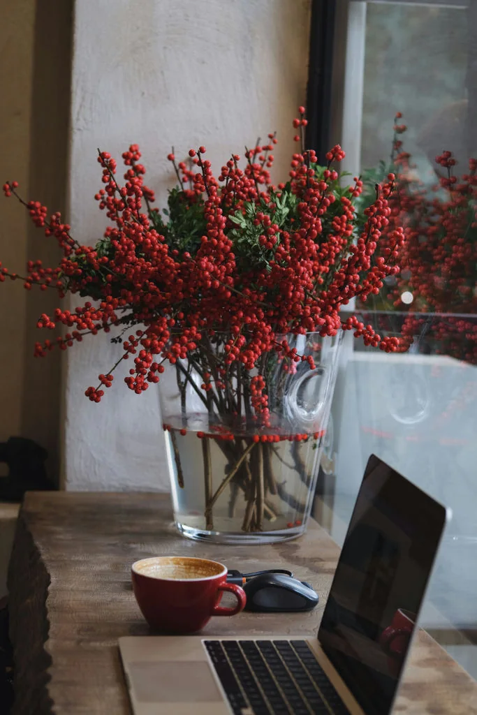 Digital nomad Philippines working in a tropical-themed homestay