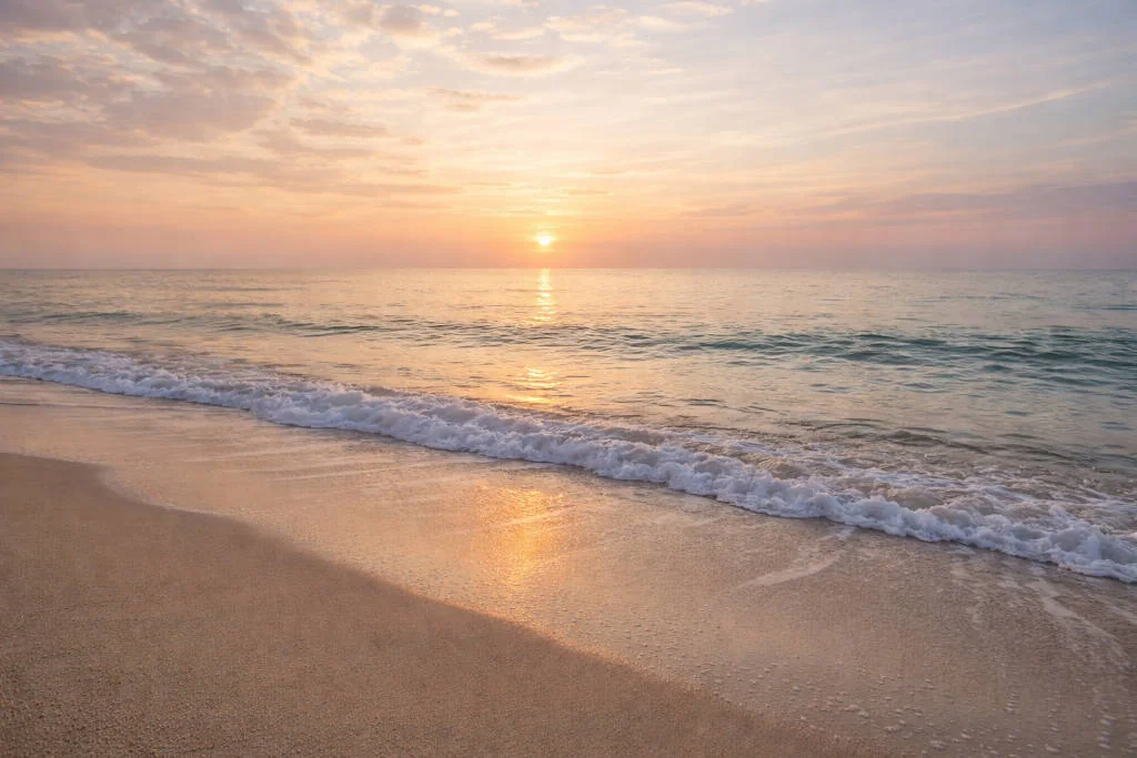 bakasyon captions Tagalog beach vibe photo of a quiet horizon and gentle waves