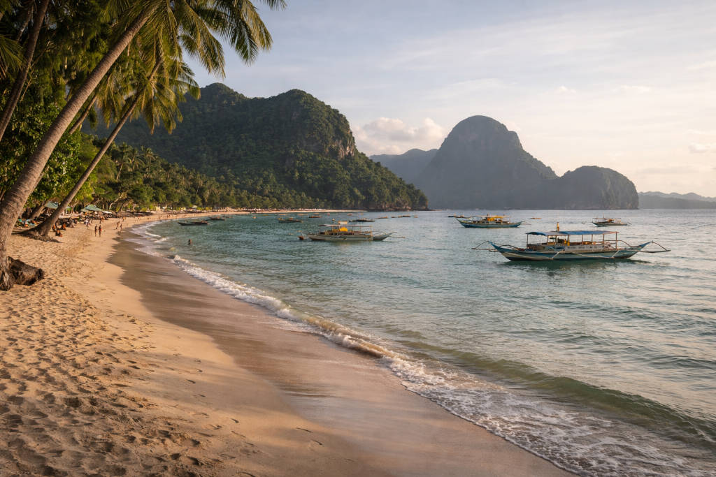 Quiet shoreline in El Nido Town Proper during late afternoon, free things to do in El Nido