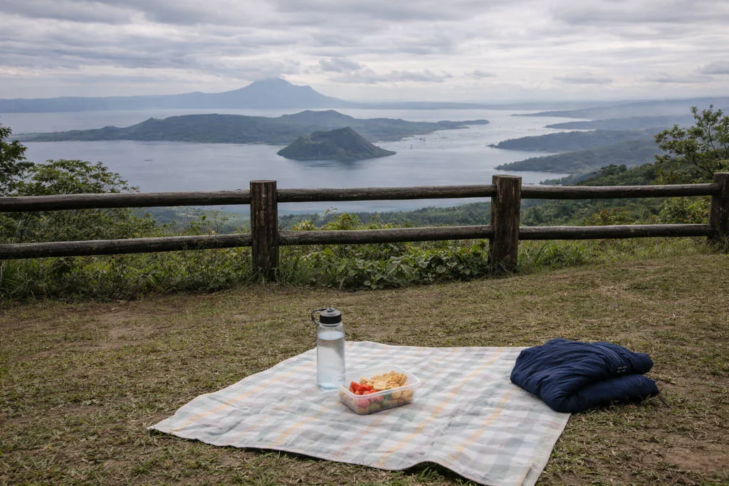 free things to do in Tagaytay budget-friendly picnic setup for a rest day