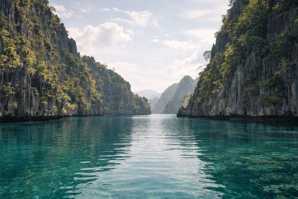 Palawan lagoon scenery on a beginner island-hopping route, island hopping Philippines routes