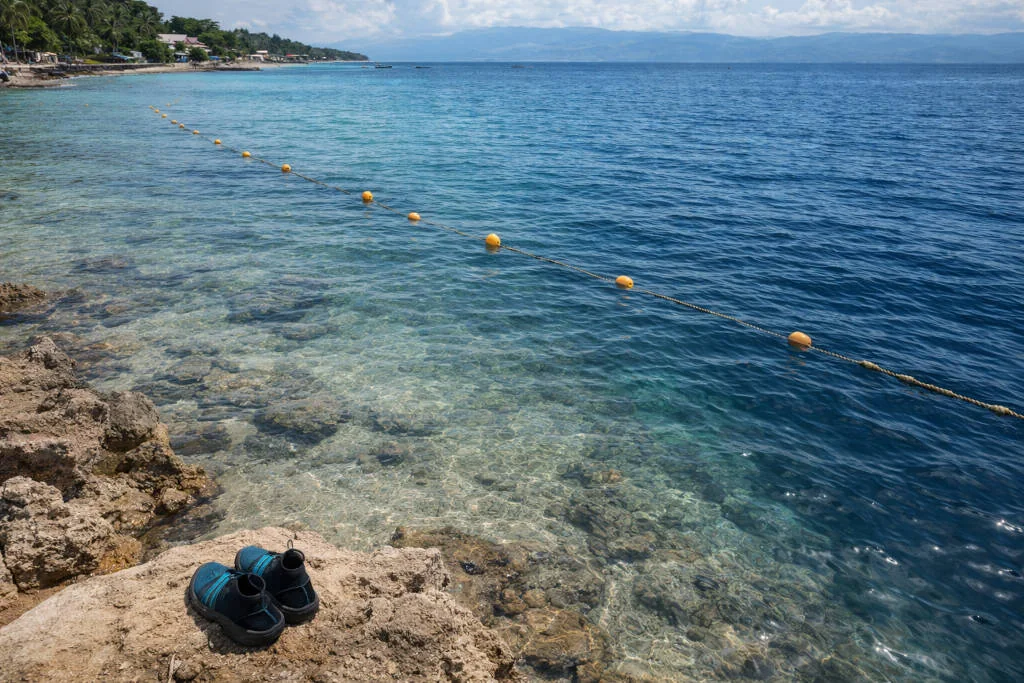 Water entry area in Moalboal showing why water shoes help during free things to do in Moalboal