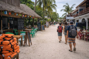 Walkable beachfront path in Malapascua for solo travel malapascua