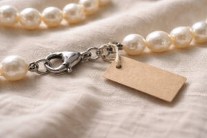 What to check when buying pearl jewelry during Souvenir Shopping in El Nido