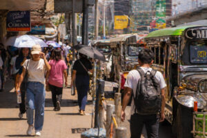 Hot dry-season street scene during the best time to visit Cebu City for sunny weather