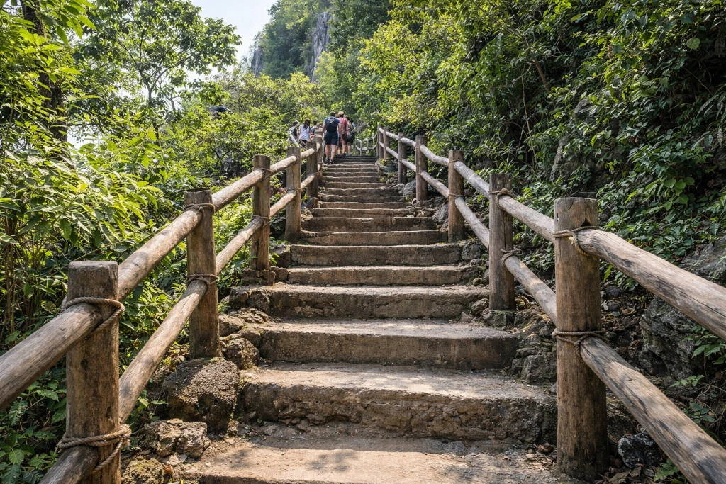 Best time to visit Kayangan Lake shown through the stair approach to the viewpoint in Coron