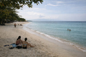 White Beach Basdaku afternoon in Moalboal