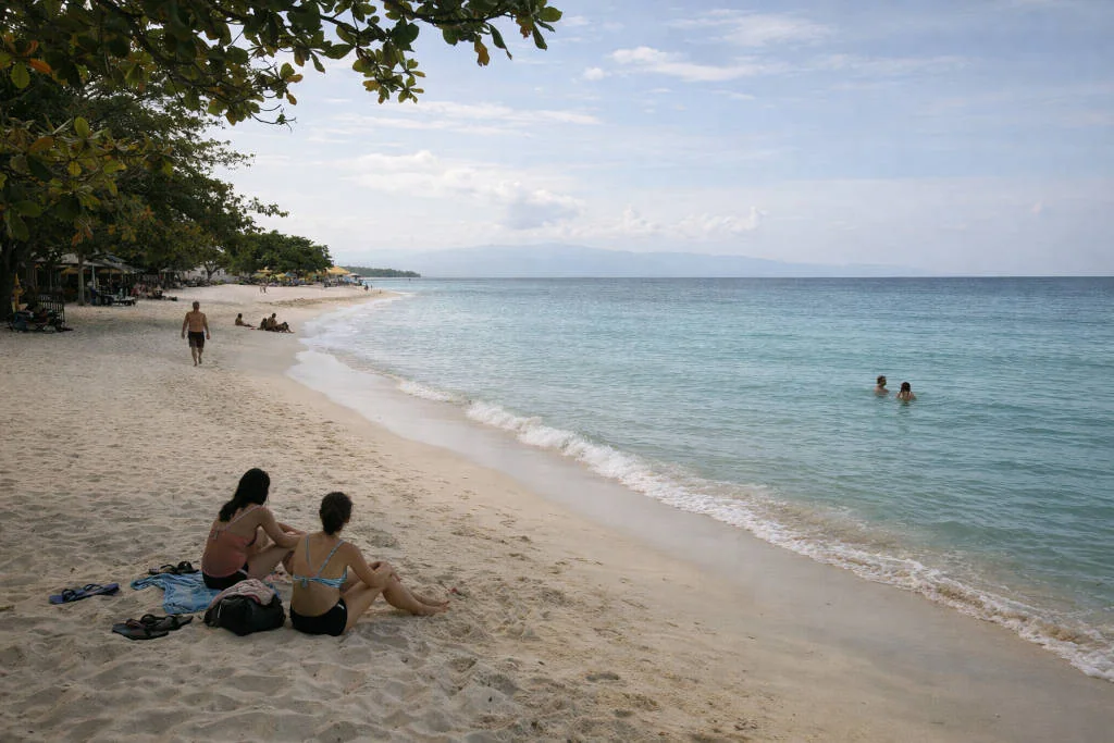 White Beach Basdaku afternoon in Moalboal
