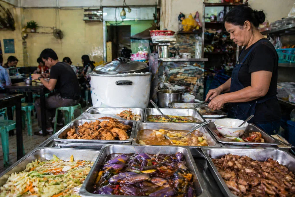 Local carinderia food trays for what to eat in Cebu City