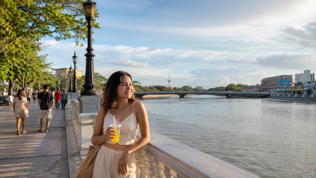 Best Time to Visit Iloilo City: Weather, Crowds, and Sea Conditions Best time to visit Iloilo City with a calm riverside view for trip planning