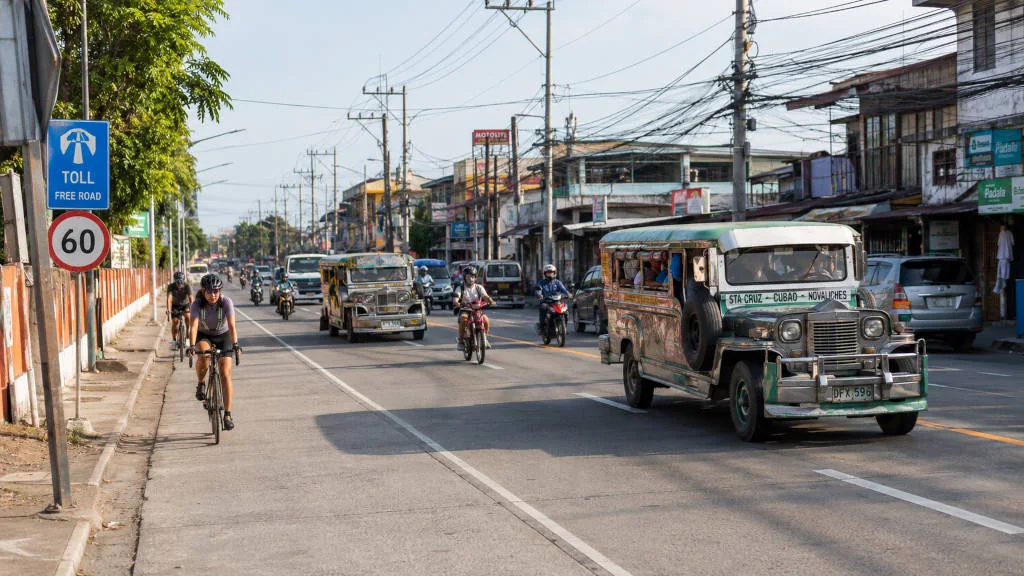Busy toll-free road conditions on a Manila to Subic no expressway route