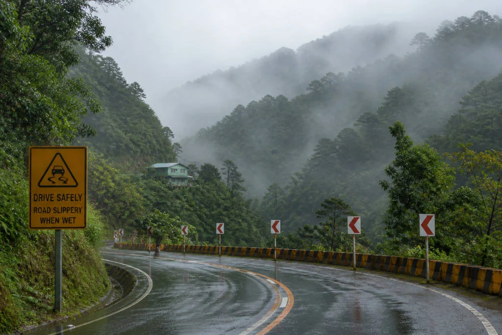 Fog and wet-road safety on the manila to baguio no expressway route