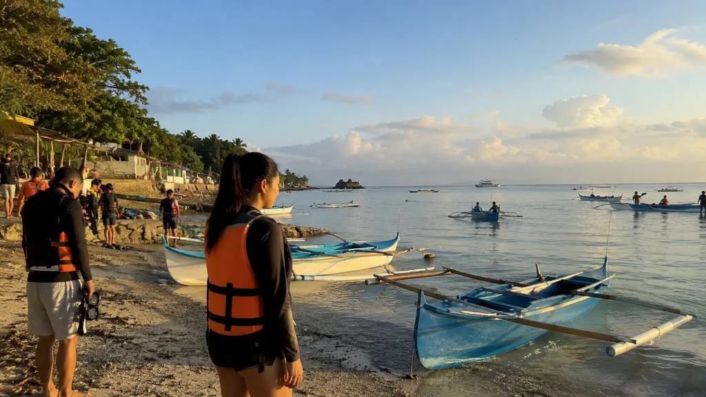 Early morning boats near Cebu for the oslob whale shark watching entrance fee guide