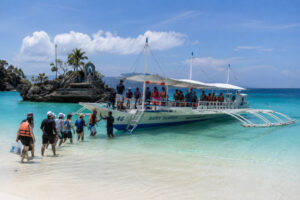 Solo travel Boracay group tour option for joining activities