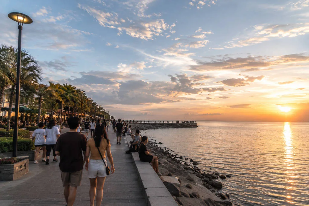 Sunset spots in Cebu City with a seaside walk at Il Corso Cebu