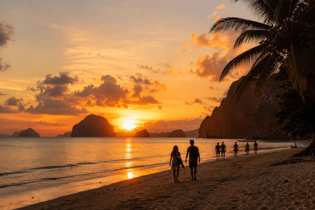 Sunset beach walk for things to do in El Nido
