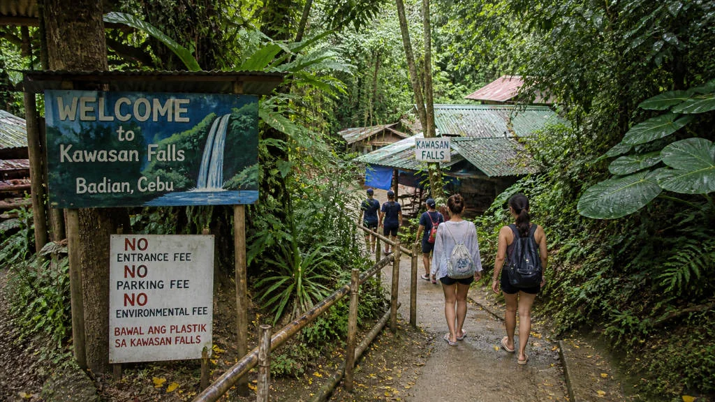 Walking path to Kawasan Falls Cebu from the main road in Badian Cebu