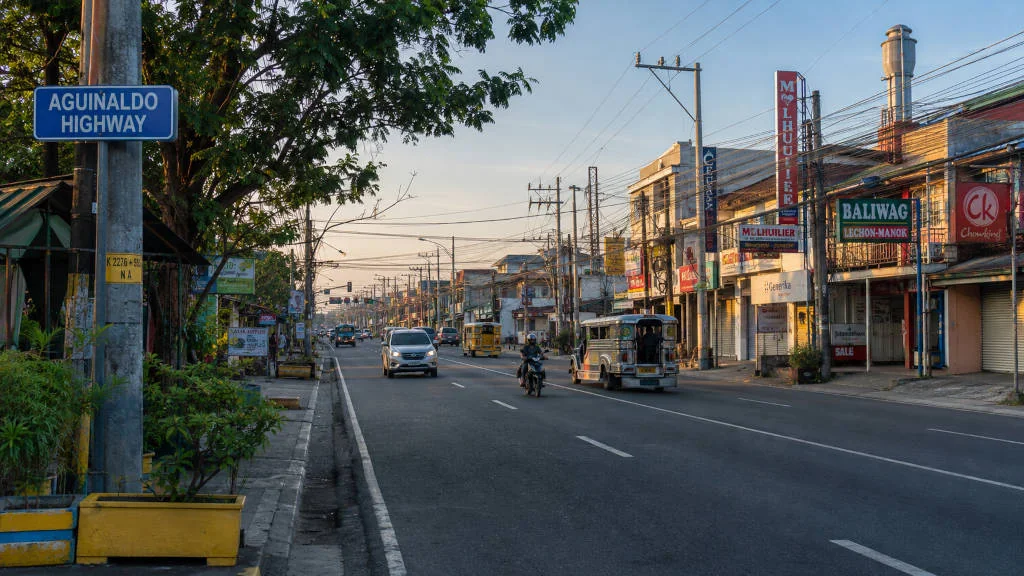 Cavite road corridor used for a manila to tagaytay no expressway route
