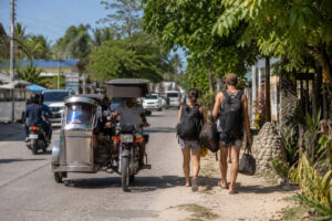 Moalboal local transport costs by scooter or tricycle for a Moalboal travel budget