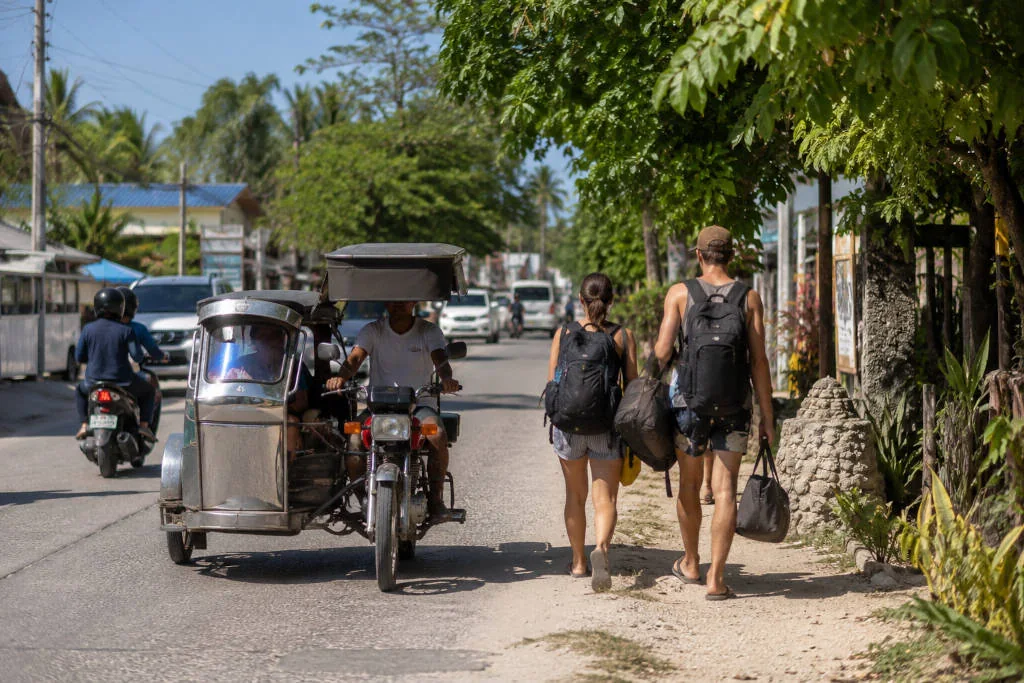 Moalboal local transport costs by scooter or tricycle for a Moalboal travel budget