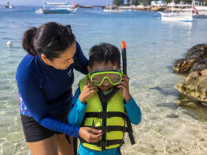 Kid-friendly snorkeling preparation for Moalboal with kids with parent supervision