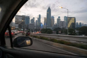 Traffic conditions between NAIA and Makati can change transfer time