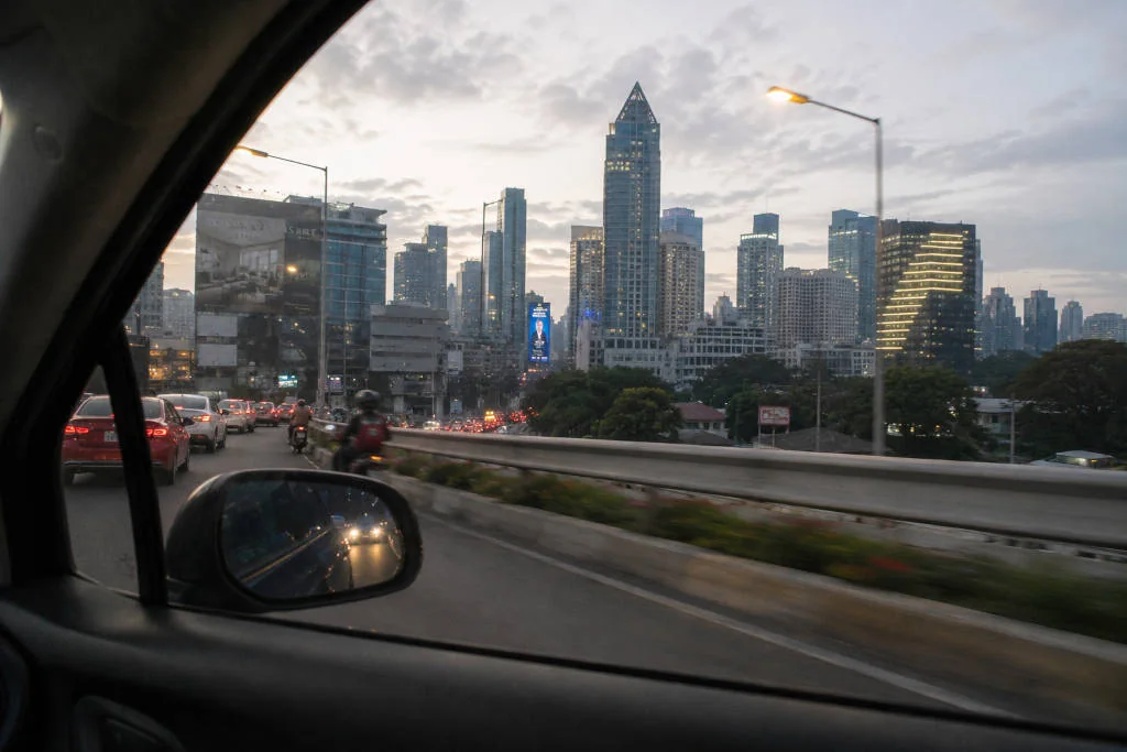 Traffic conditions between NAIA and Makati can change transfer time